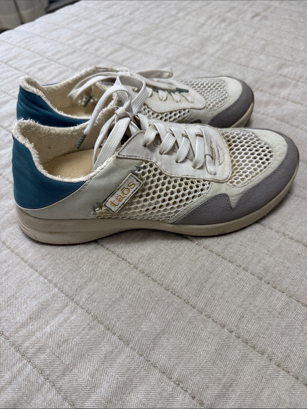 Taos White Teal Mesh Casual Lace-Up Sneakers